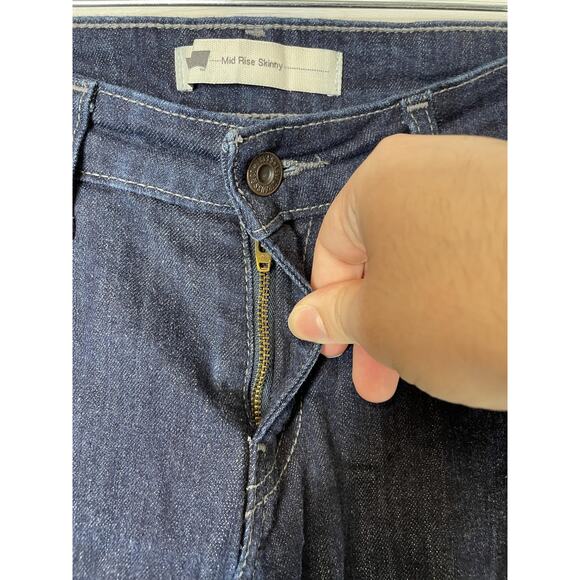 Levis Jeans Womens 6 Dark Wash Mid Rise Skinny Stretch Denim 5 Pocket Zip Fly - Picture 2 of 12